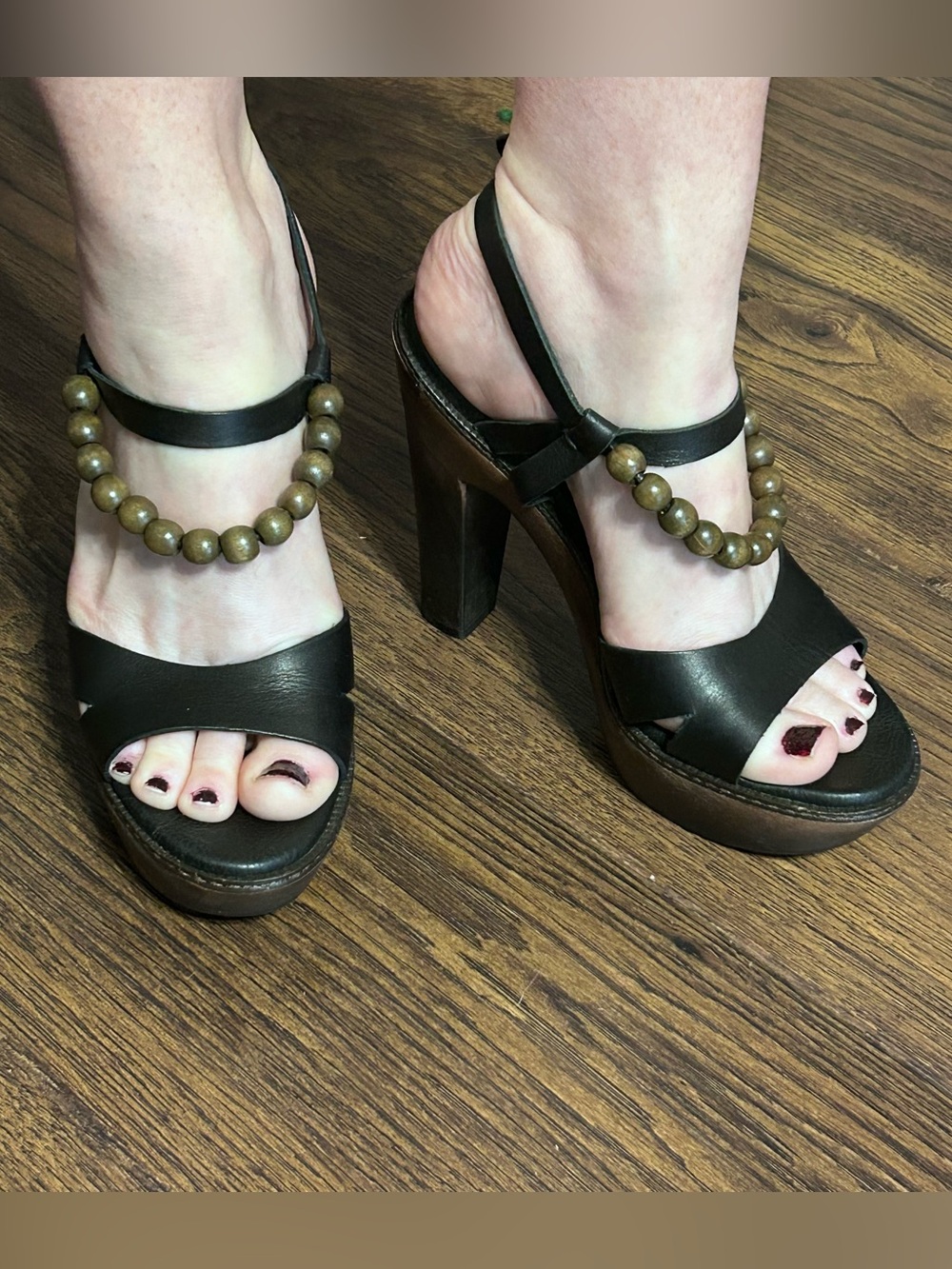 Ugg Women’s Size 6.5 EUC Heels Sandals Leather Black Platform With Beads Wood